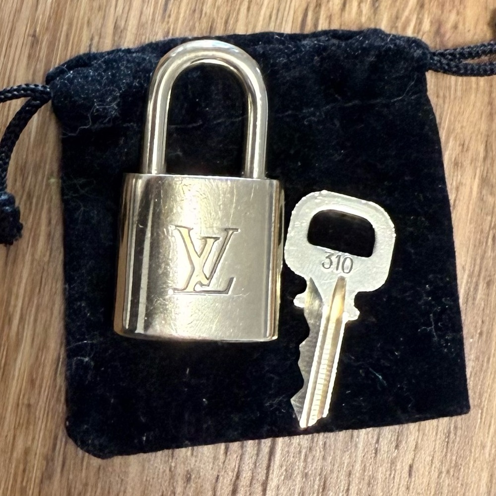 Valentines Gift…Louis Vuitton Gold padlock and key $65 FREE SHIPPING